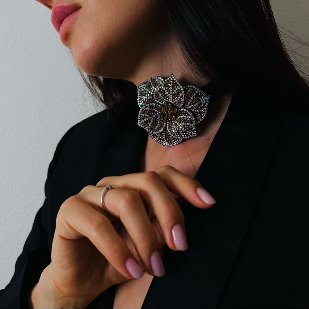 New Rhinestone Bronze Flower Choker Necklace Black Velvet